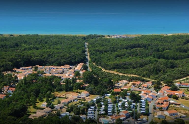 Vue aérienne sur le camping La Frétille en Vendée.